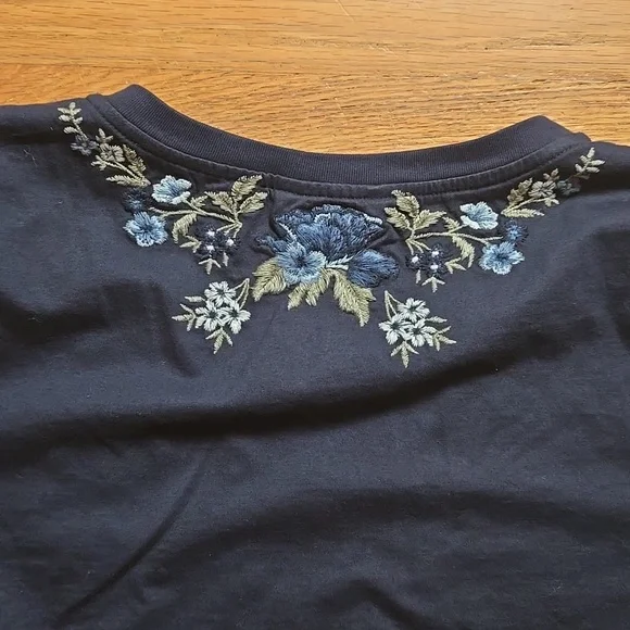 Driftwood Jeans navy blue floral embroidered v-neck tee - Picture 6 of 8